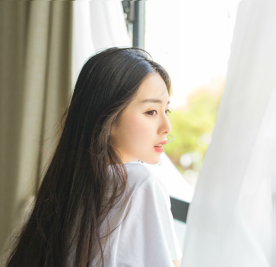 某些人的爱情，只是一种“当时的情绪”。如果对方错将这份情绪当做长远的爱情，是本身的幼稚。